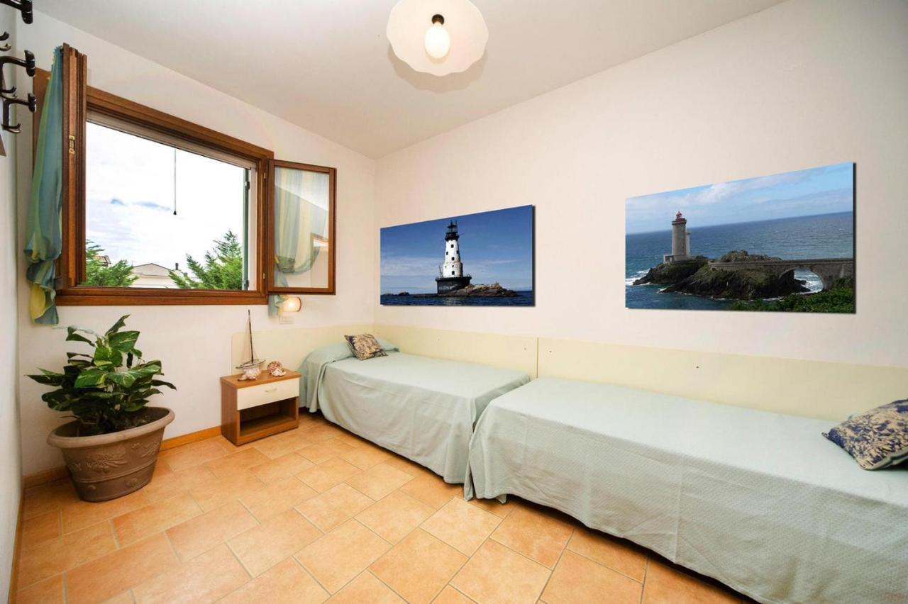 Terraced House In The Ca' Del Pino Holiday Complex With Communal Pool In ביביונה מראה חיצוני תמונה